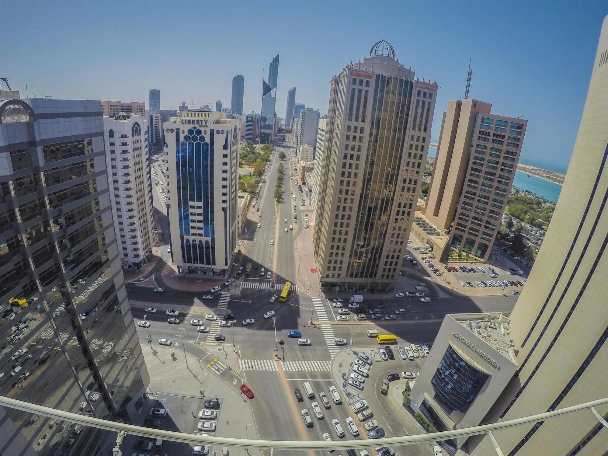 Tryp By Wyndham Abu Dhabi City Center Exterior photo