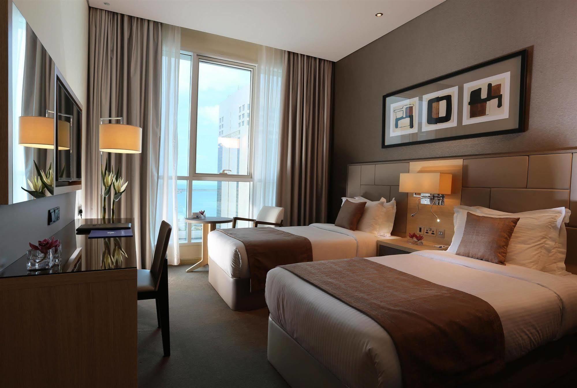Tryp By Wyndham Abu Dhabi City Center Exterior photo