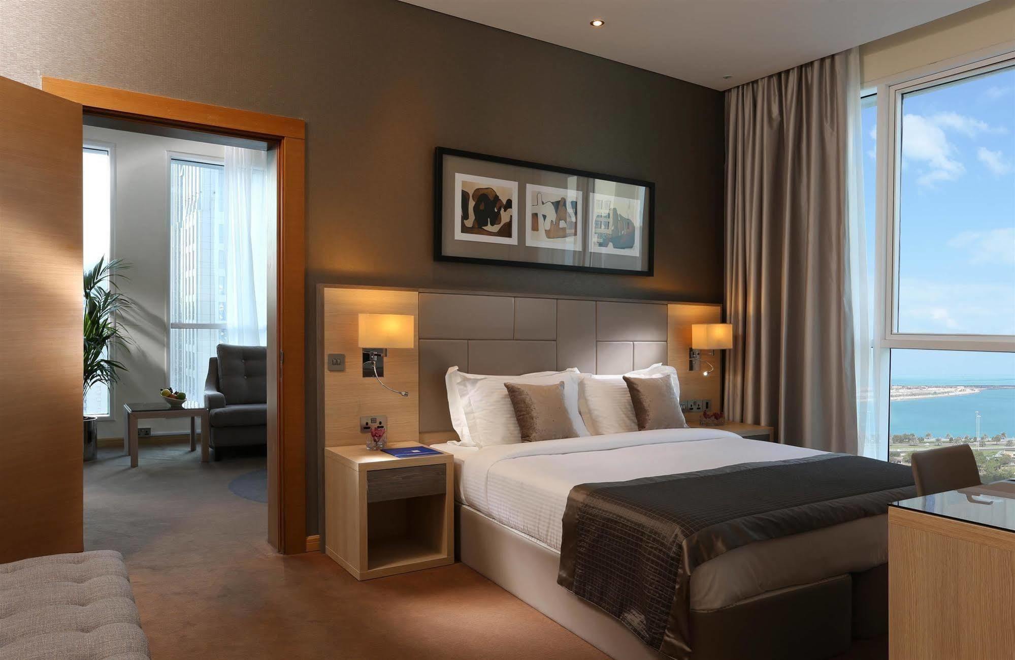 Tryp By Wyndham Abu Dhabi City Center Exterior photo