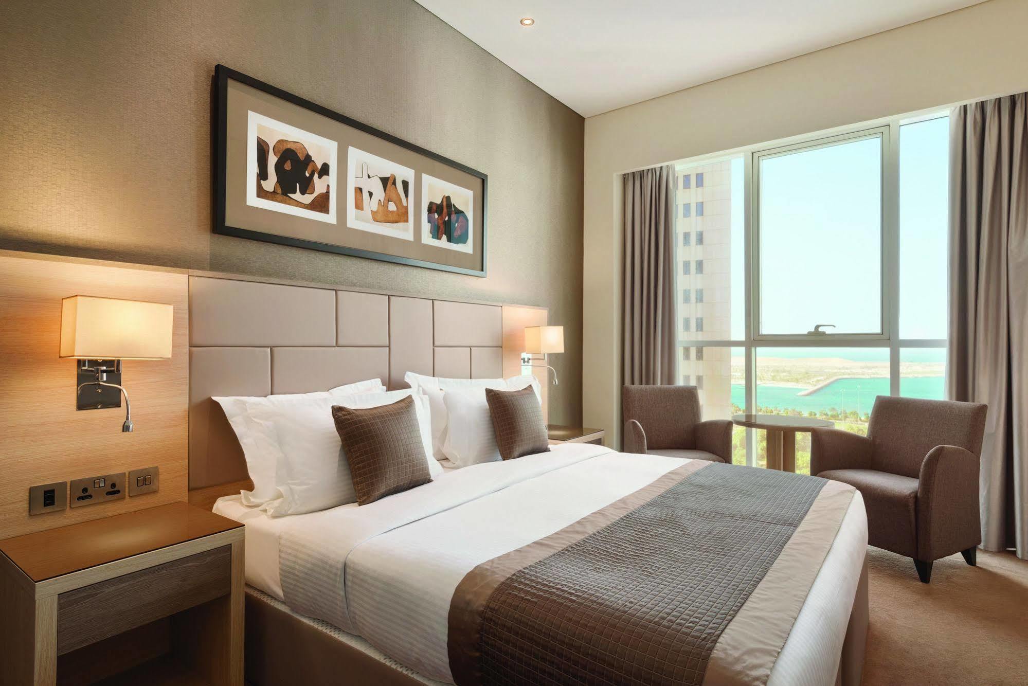 Tryp By Wyndham Abu Dhabi City Center Exterior photo