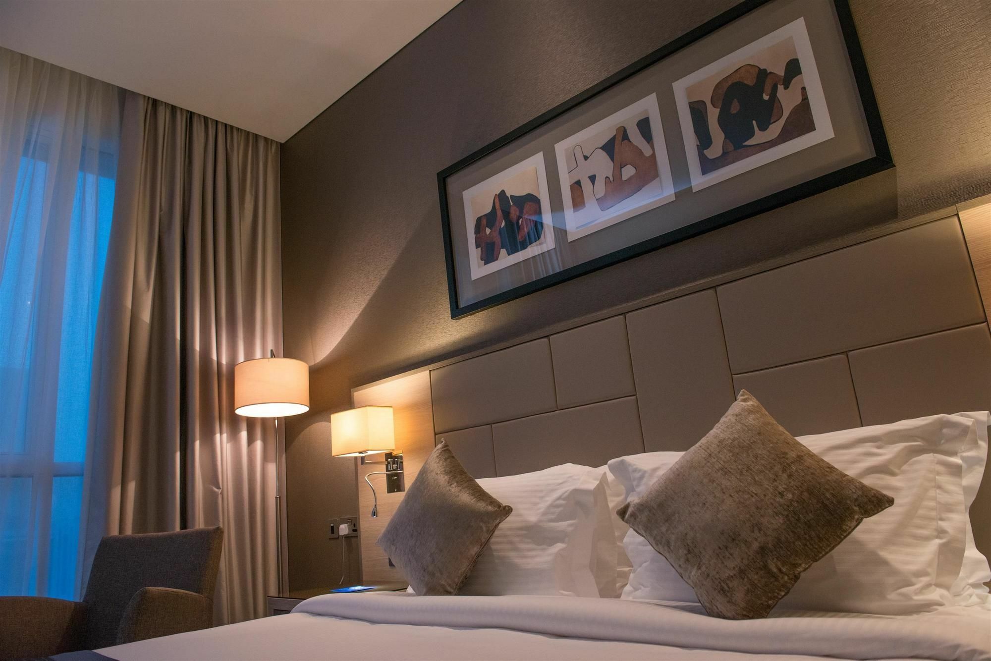 Tryp By Wyndham Abu Dhabi City Center Exterior photo